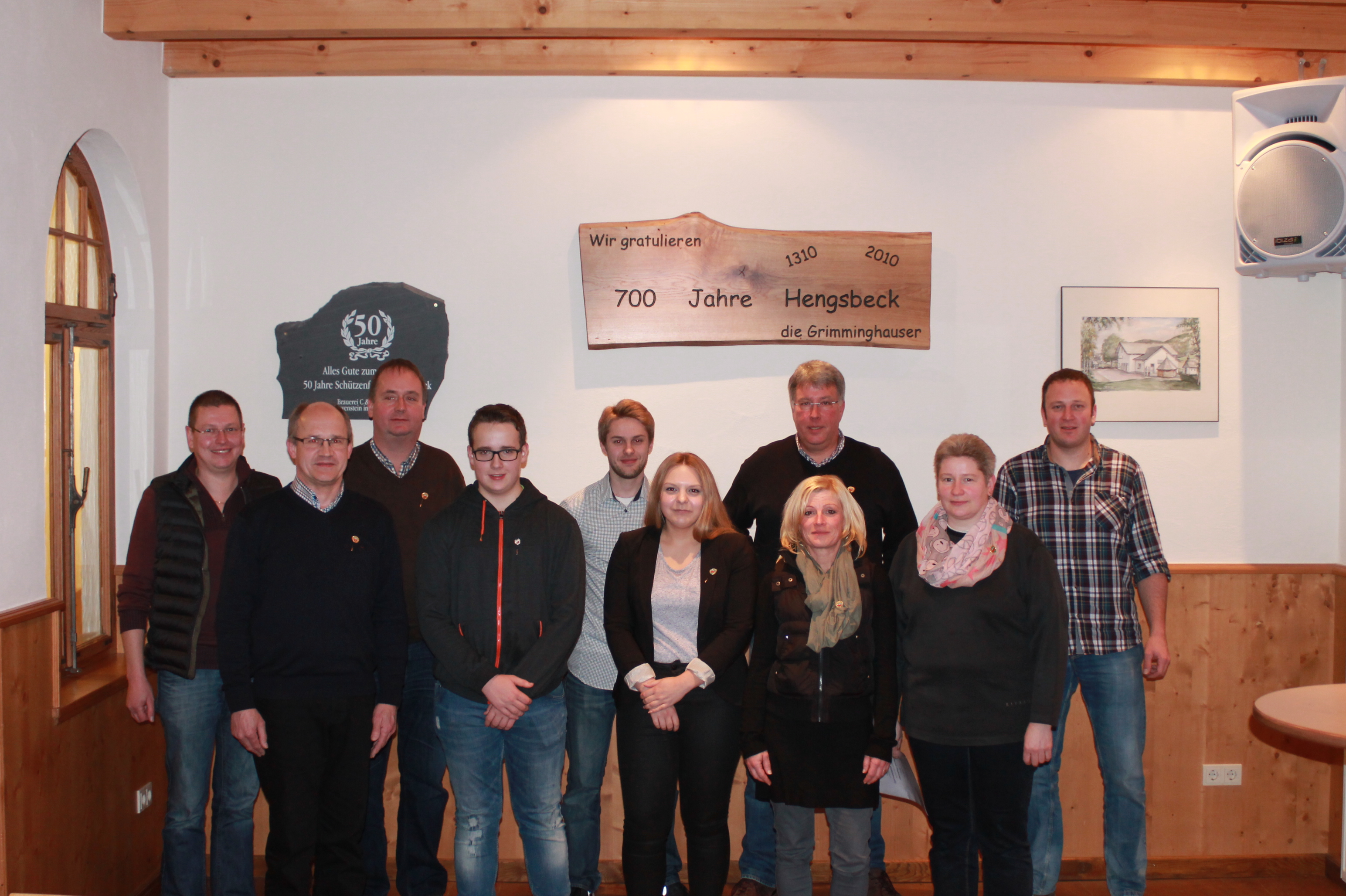 Die Geehrten: v.l. Bernhard Pape (40 Jahre), Caspar Bürger (40 Jahre), Theo Bremke (40 Jahre), Fabian Clausen (D2 Lehrgang), Patrick Schmidt (10 Jahre), Katarina Schmidt (10 Jahre), Dietmar Stappert (40 Jahre), Carolin Mecklenbräuker (30 Jahre), Nicole Alteköster (30 Jahre), Christoph Quinkert (1. Vorsitzender) Die Geehrten 2016